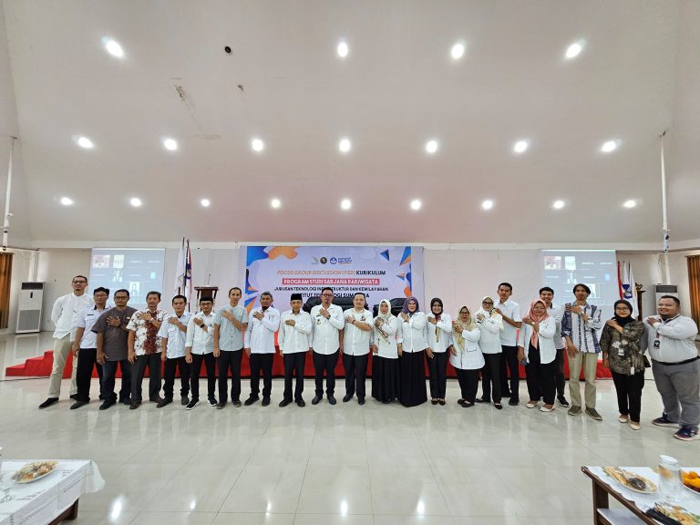 Dalam Menyempurnakan Kurikulum, Program Studi Pariwisata Melakukan FGD Eksternal seperti Dinas Pemerintah, Asosiasi, Himpunan, Akademisi.