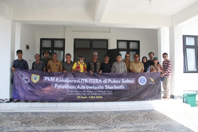 Pelatihan Astrowisata Starbath dan Eksplorasi Potensi Daya Tarik Wisata dan Geologi dalam PKM Kolaborasi ITERA dan ITB di Pulau Sabu dan Raijua